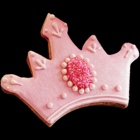cookie-cutter-crown-pastry