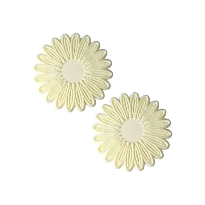 2-daisy-cutters-with-imprint-