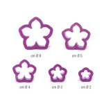 modeling-petunia-in-sugar-paste