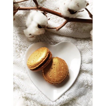 food-spray-or-macaron-dore-pastry