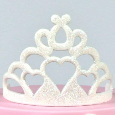 modeling-princess-tiara-in-sugar-paste
