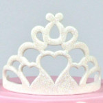 modeling-princess-tiara-in-sugar-paste