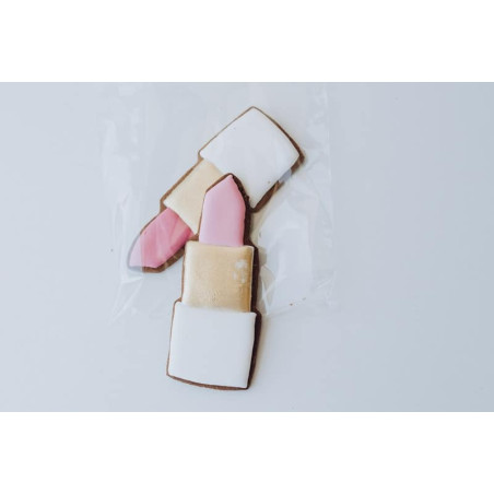 cookie-cutter-lipstick-biscuit