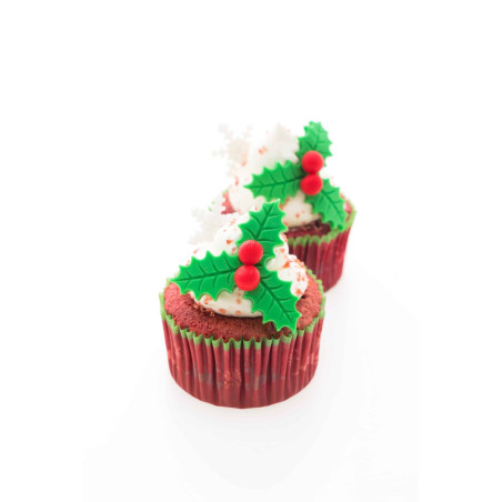 holly-christmas-cupcakes