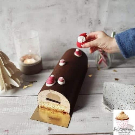 mushroom-sugar-decoration-Christmas-cake