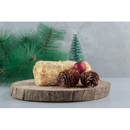 wooden-log-christmas-cake-display
