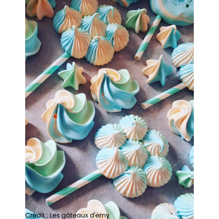 straw-deco-cake-blue-white-striped