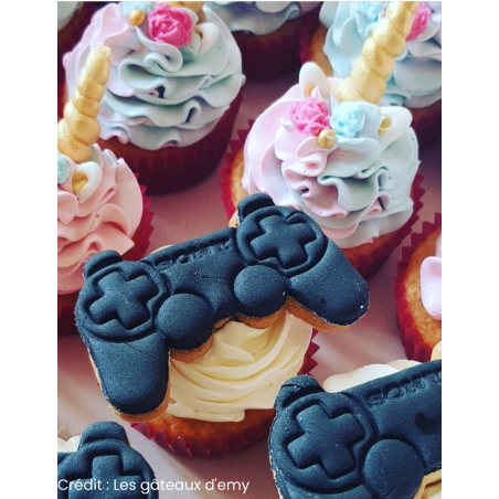 cookie-cutter-controller-video-games-biscuit