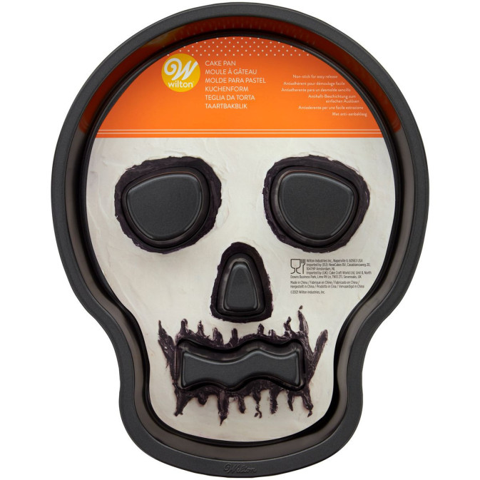 halloween-skull-cake-mold