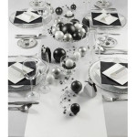 black-and-white-table-decor