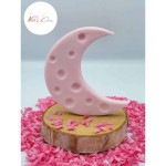 moon-modelling-in-sugar-paste