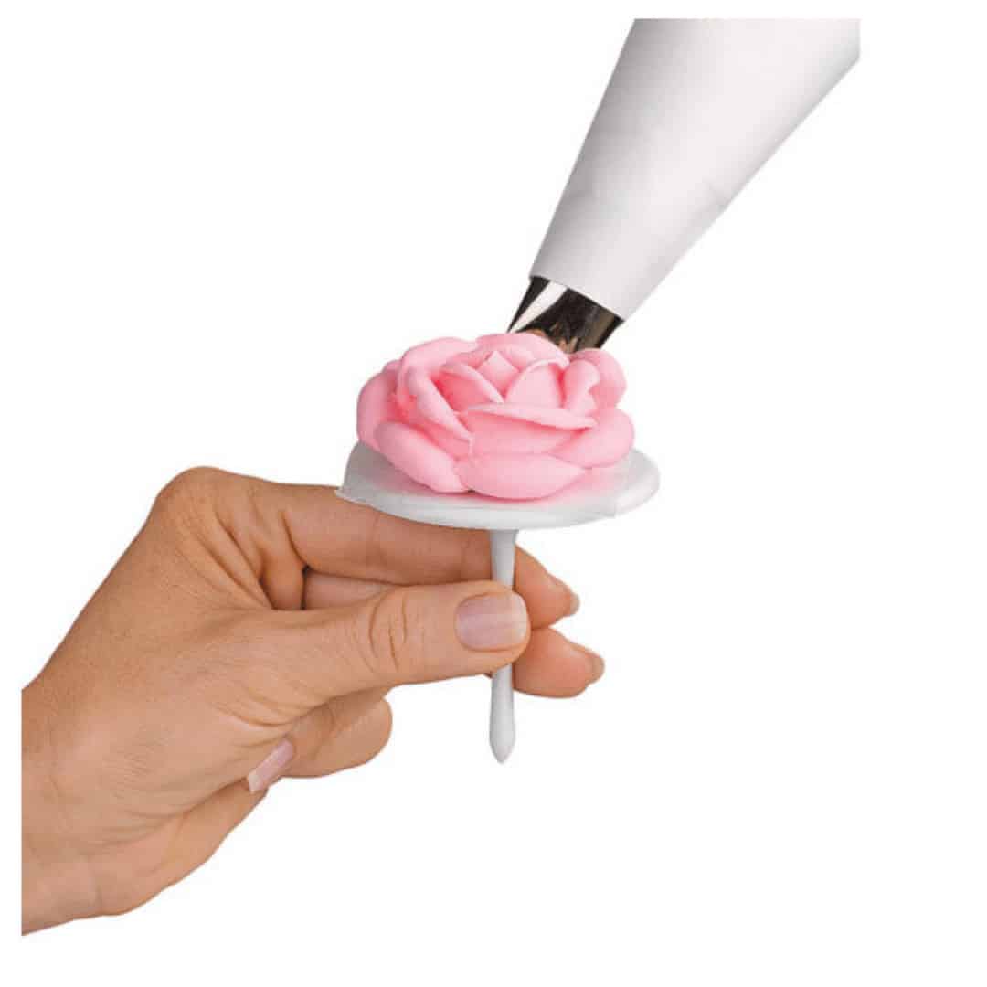 flower-nails-cake-design