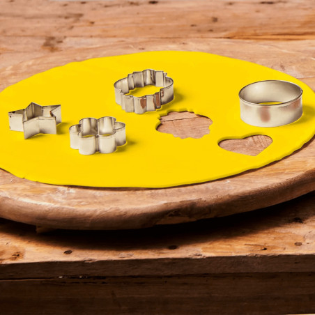 yellow sugar paste and pasta cutters