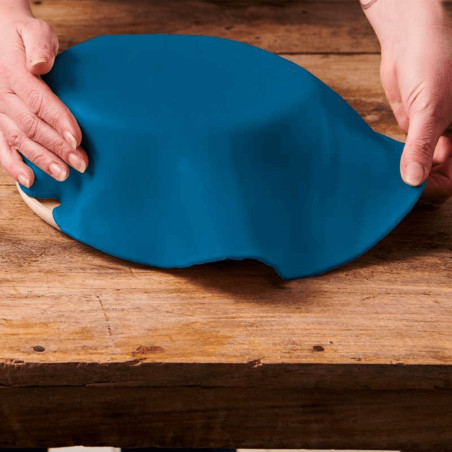navy-blue-sugar-paste-on-a-roll-funcakes