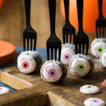 candy eyes on cakes