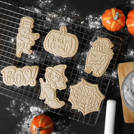 simple halloween cookie