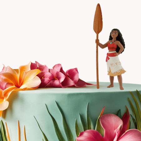 Moana figurine on cake design