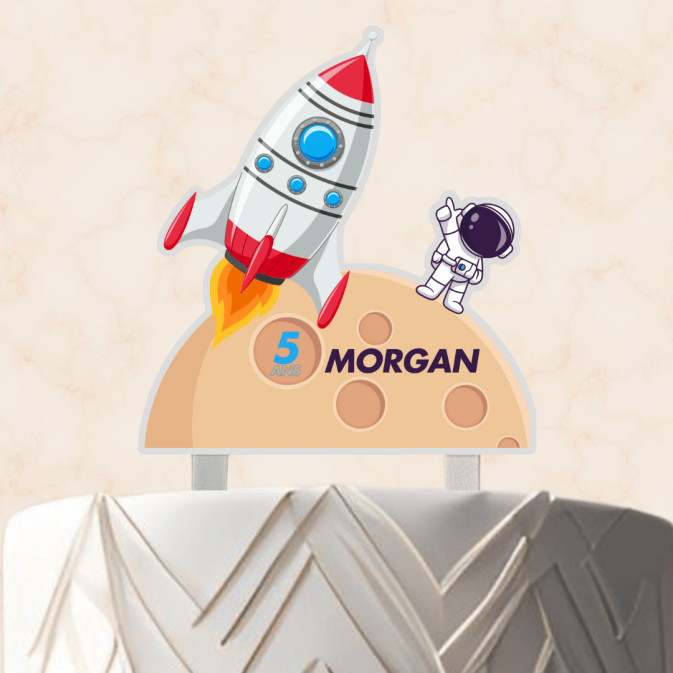 Cosmonaut and rocket cake topper on a cake design