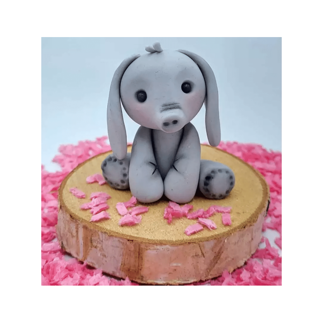 Elephant modeling mold in sugar paste