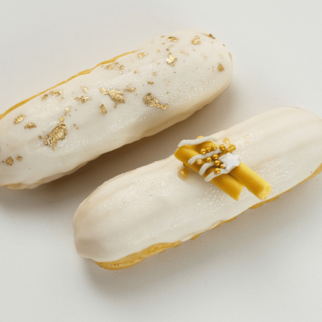 eclair with vanilla icing