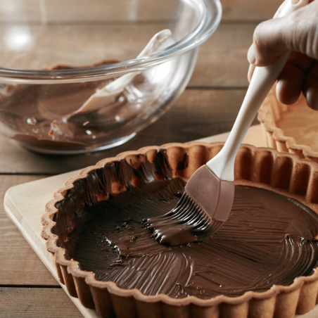 chocolate ganache in the base of the tart