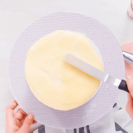smoothing white chocolate ganache