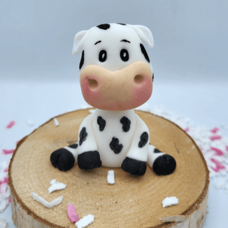 sugar paste cow modeling