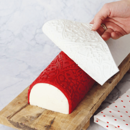 use the Silicone Mat for Christmas log patterns