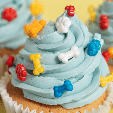 cupcake decoration with super dogs - PME