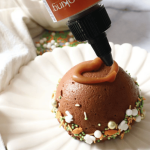 caramel-cake-heart topping