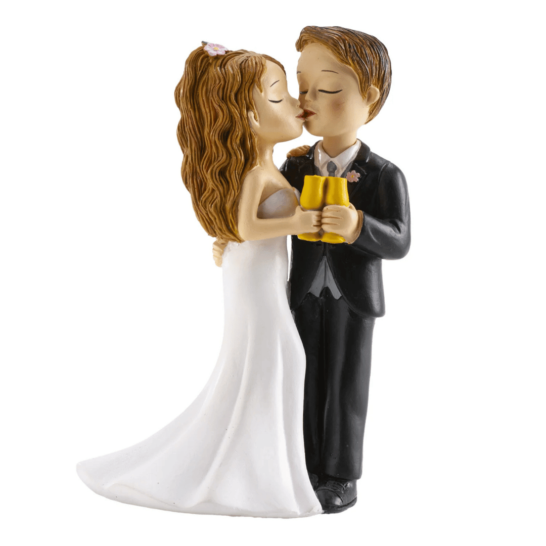 figurine-bride-kiss