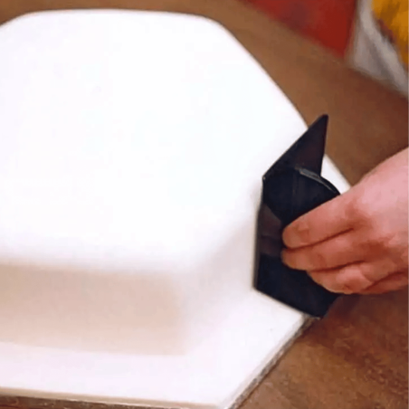 Dekofee cake smoother for sugar paste