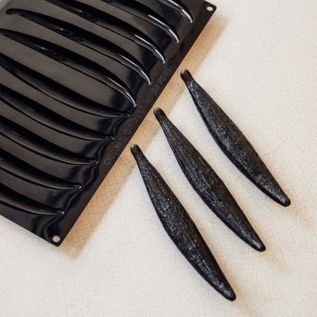 Vanilla trompe l'oeil, like Cédric Grolet's, with a Pavoni silicone mold