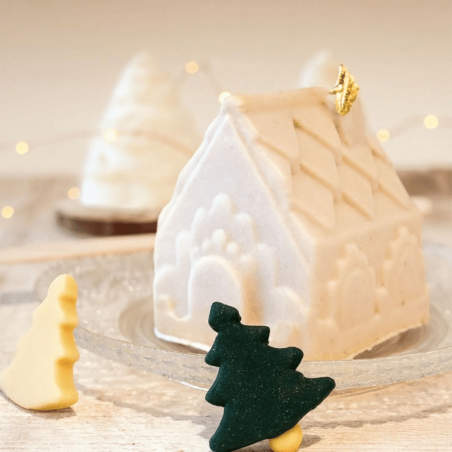 dessert in the shape of a Christmas chalet scrapcooking
