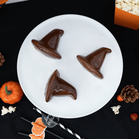 Halloween cupcakes shaped like witch hats - Cécoa Paris