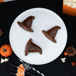 Halloween cupcakes shaped like witch hats - Cécoa Paris