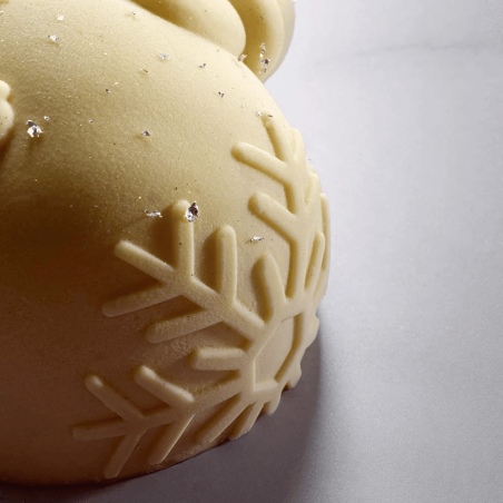 details of the snowman ice cream dessert - Pavoni Italia