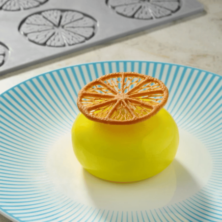 individual dessert decoration lemon slice