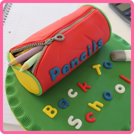 Zippered-modeling-mold-for-sugar-paste