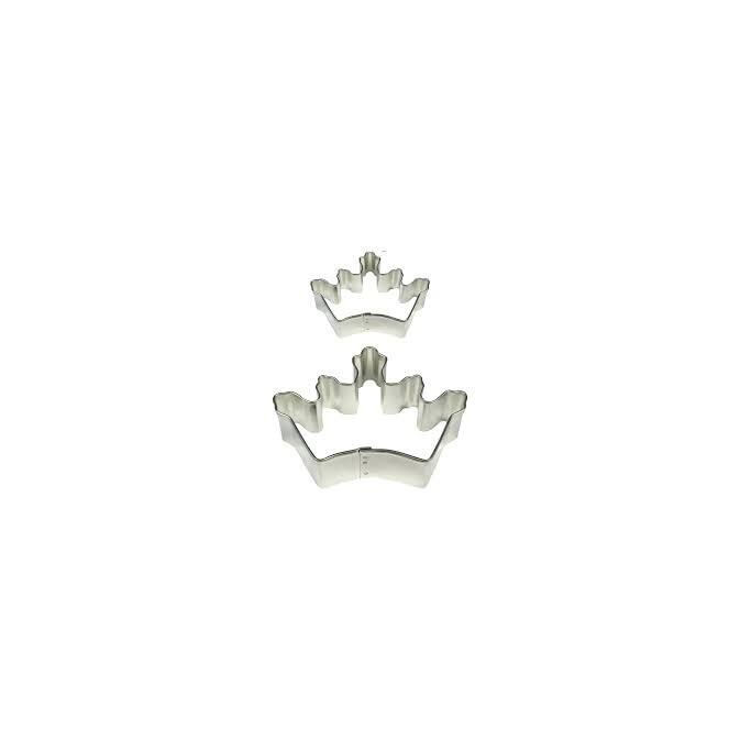 cookie-cutter-crown-sugar-paste