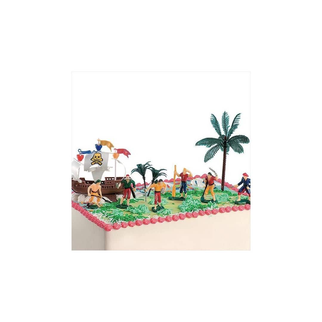 Pirate-kit-with-cake-boat