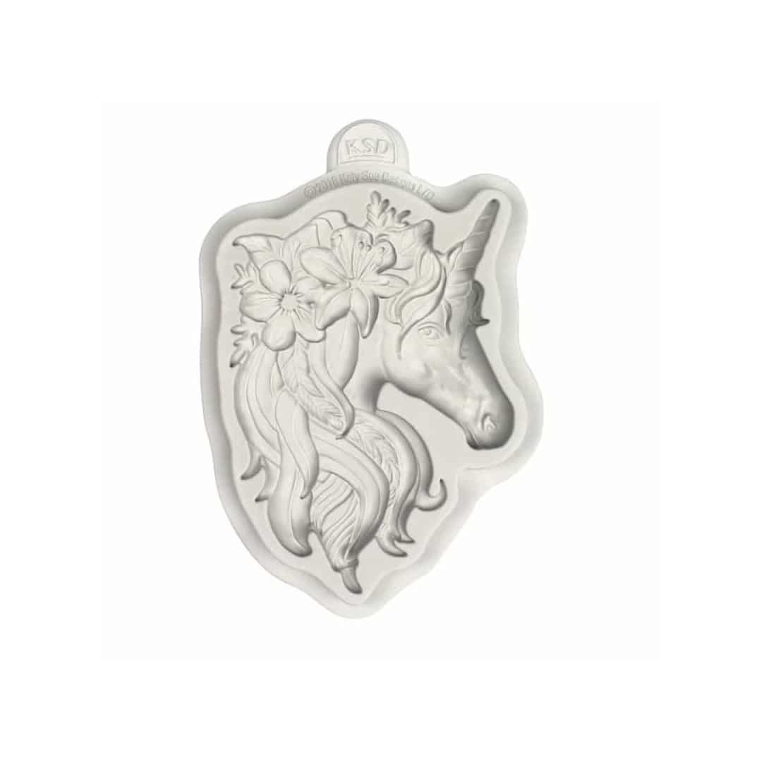mold-a-modeling-unicorn-cake-design