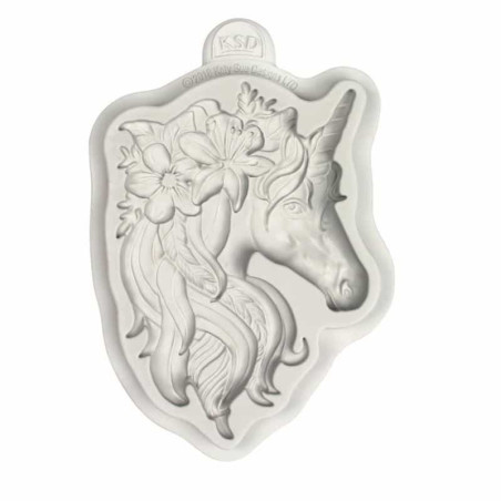 mold-a-modeling-unicorn-cake-design