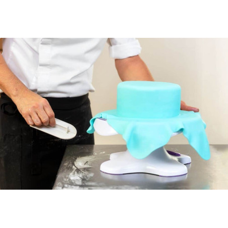 smooth-a-sugar-paste-cake